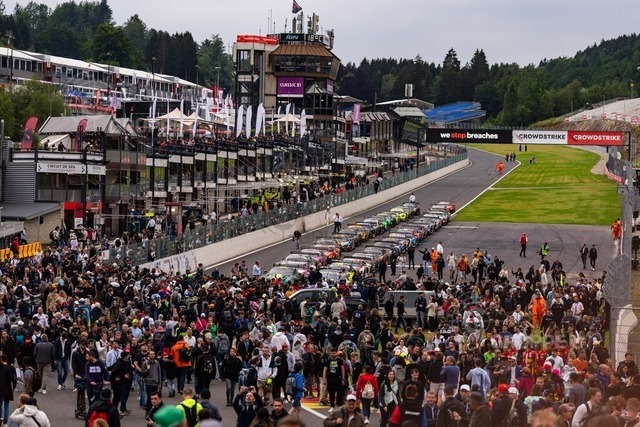24hSpa24_063016493226797SVS_SVS | CrowdStrike 24 Hours of Spa 2024 - Fanatec GT World Challenge Europe Powered by AWS - Foto: Gruppe C Photography - Realisiert mit Pictrs.com