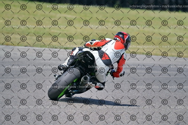 26BT02-1912 | markuskiefer.com - Realisiert mit Pictrs.com