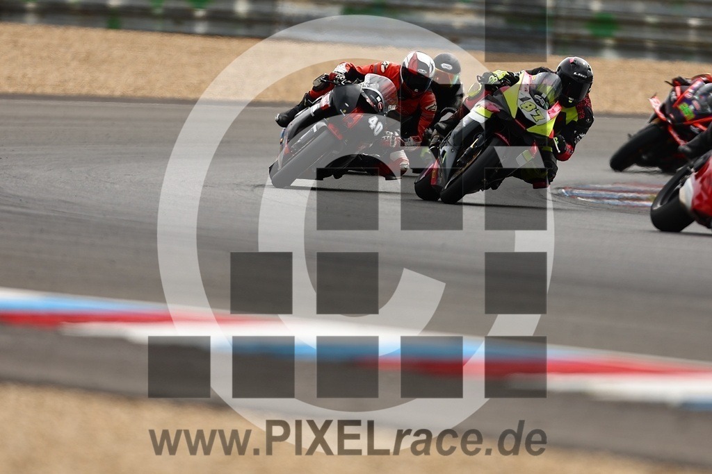 0187-20250830_07382 | Schöne Erinnerungen an spannende Momente - das festzuhalten ist unser Job. PIXELrace.de ist seit 2003 auf den Rennstrecken Europas unterwegs um die Action draußen beim Fahren und die wunderbare Stimmung imm Fahrerlager für euch einzufangen.