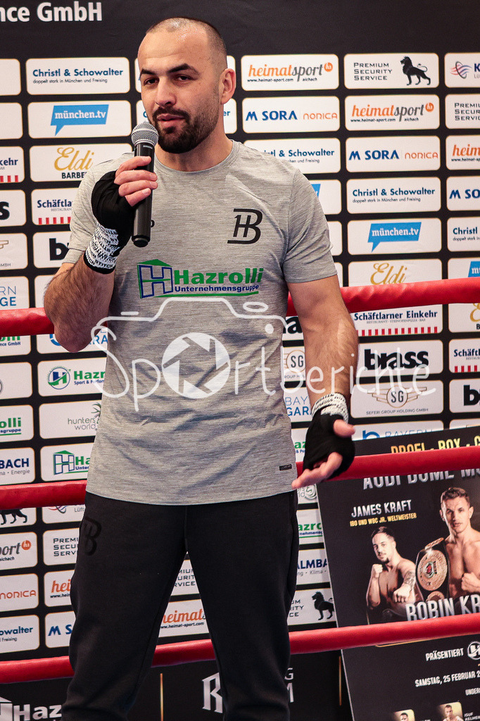 Profi - Box - Gala / Show Training | Shefat ISUFI in Aktion beim Showtraining in Muenchen