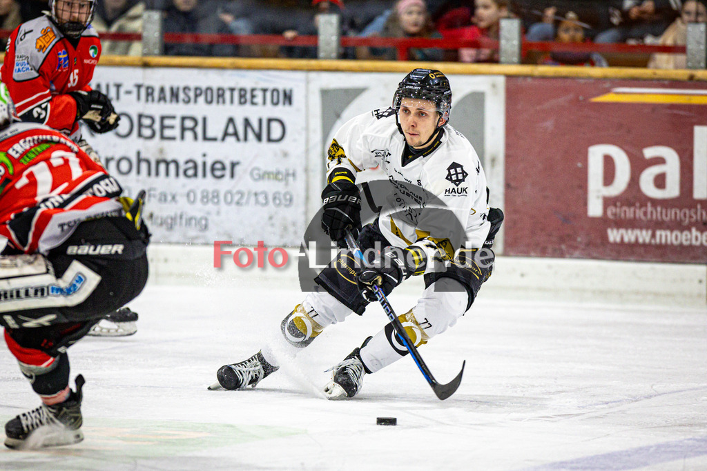TSV Peißenberg MINERS gegen EHC Königsbrunn PINGUINE | Eishockey Bayernliga Herren Playoffs Viertelfinale 2024/25 - Spiel 6 von 7, TSV Peißenberg MINERS gegen EHC Königsbrunn PINGUINE, 20250221,Anton EGLE (EHC 77) in Aktion, Freisteller,2025-02-21 in Peißenberg (Eisstadion Peißenberg)Anton EGLE (EHC 77)Copyright: WolfgangxLindner foto-lindner.de