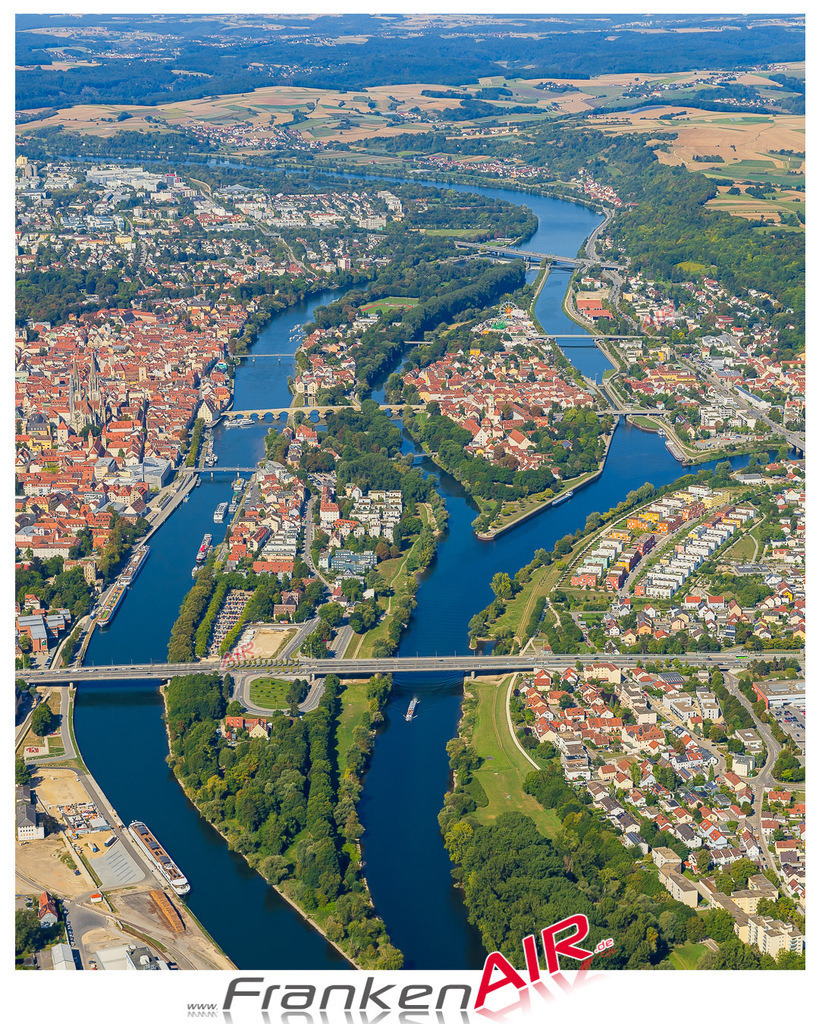 Geschenkidee Wohrd Insel bei Regensburg -Die Luftbildaufnahme wurde 2025 vom UL-Flugzeug heraus erstellt ( keine Drohne ) - Hochauflösende Luftaufnahme -Nicht vergleichbar mit Google Maps oder Satelittenbilder- Die Geschenkidee !Mit Lizenz und Bildrechte bestellbar