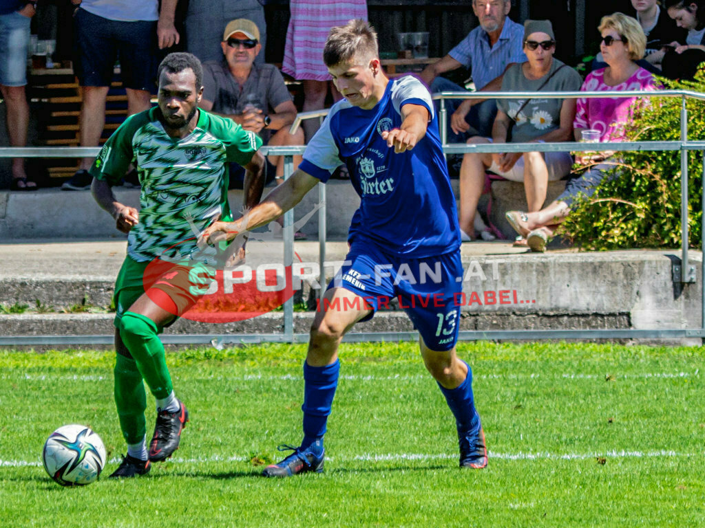 ASV Klagenfurt - Donau Klagenfurt | Boyo Jarjue (SV Donau Klagenfurt #14) Sebastian Kraxner (ASV Klagenfurt #13) ; ASV Klagenfurt - Donau Klagenfurt am 31.07.2022 in Klagenfurt
(ASV Platz Annabichl), AUSTRIA, (Photo by Ernst Krawagner sport-fan.at) - Realisiert mit Pictrs.com
