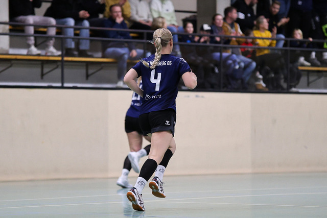 Handball I Damen I Saison 2025-2026 I Verbandsliga Süd I HSG Kalkberg 06 - MTV Dänischenhagen I 14.12.2025.152 | Lorna Meta Schlott (4, HSG Kalkberg 06) - Realisiert mit Pictrs.com