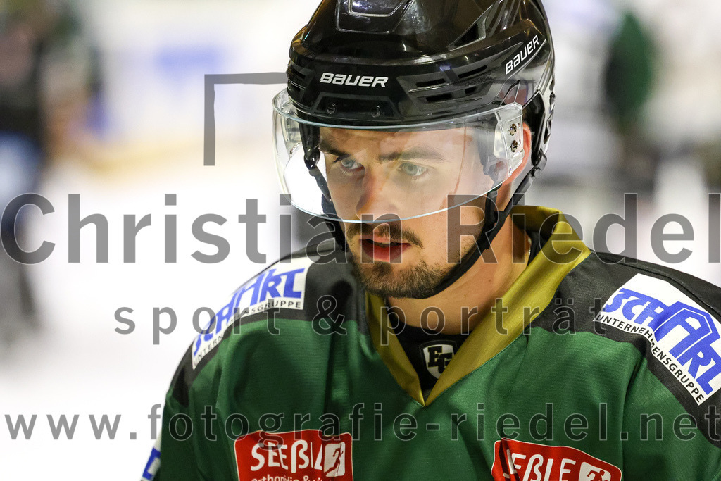 2022-09-23_069_TSV_Erding_gegen_EV_Fuessen | Erding, Deutschland, 23.09.2022:
Eishockey, Bayernliga 2022 / 2023, Testspiel, TSV Erding gegen EV Füssen, Endergebnis: 1:3

Leon Abstreiter (Erding Gladiators, #72)

Foto: Christian Riedel / fotografie-riedel.net