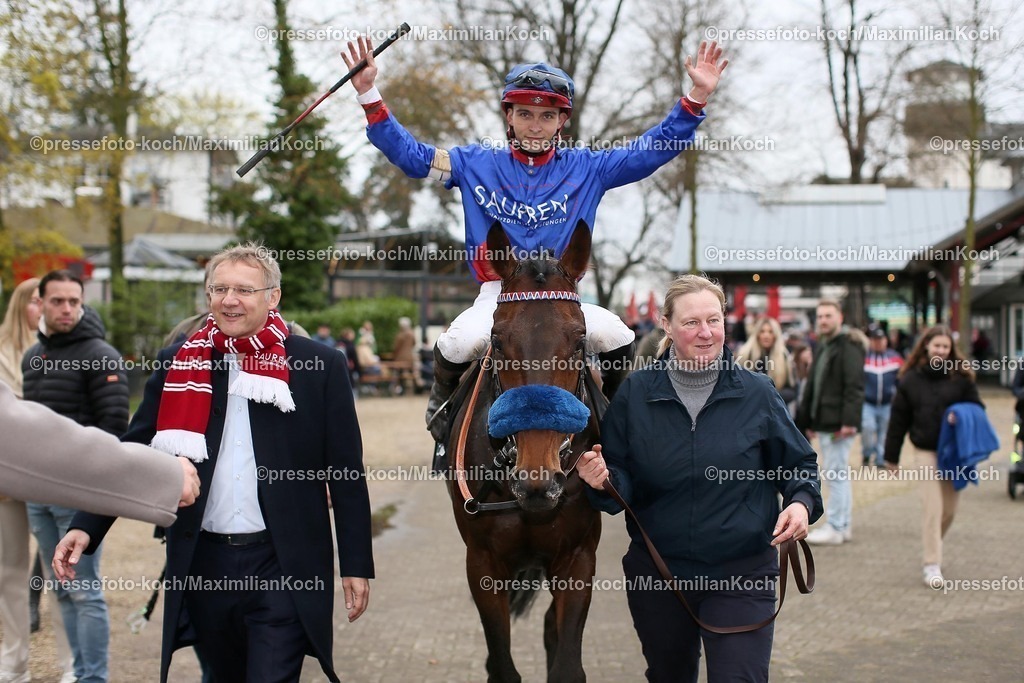 Koe01042499003 | Assistent siegt unter Thore Hammer-Hansen im Grand Prix Aufgalopp 2024, Listenrennen am 01.04.2024 Renntag in Köln. Copyright by Marc Ruehl - Veroeffentlichung nur gegen Honorar (zzgl.MwSt), Namensnennung und Beleg, Bank Routing Number: BIC GENODED1PAF, Bank Account Number: IBAN DE04 3706 2600 1201 6180 17, Steuer-Nr.: 203/5266/0306, Ust_Id_Nr.: De 122081417, Zur Gaulshuette 29, 50181 Bedburg, Phone: +49-(0)2272-83351, www.marcruehl.com, info@marcruehl.com, No Model Release, Abtretung von Persoenlichkeitsrechten der abgebildeten Person/Personen liegen nicht vor. Speichern in Bilddatenbanken oder Vervielfaeltigung ist ohne schriftliche Genehmigung nicht gestattet.