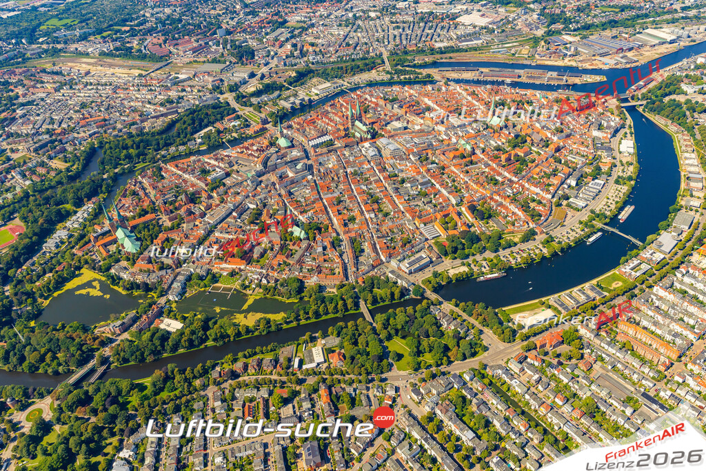 Altstadtplan Lübeck Bild- Das Luftbild wurde 2025 vom UL-Flugzeug heraus erstellt ( keine Drohne bzw. Drohnenaufnahme ) - Hochauflösende Luftaufnahme -Nicht vergleichbar mit Google Maps oder Satelittenbilder- Die Geschenkidee !Mit Lizenz und Bildrechte bestellbar - CC