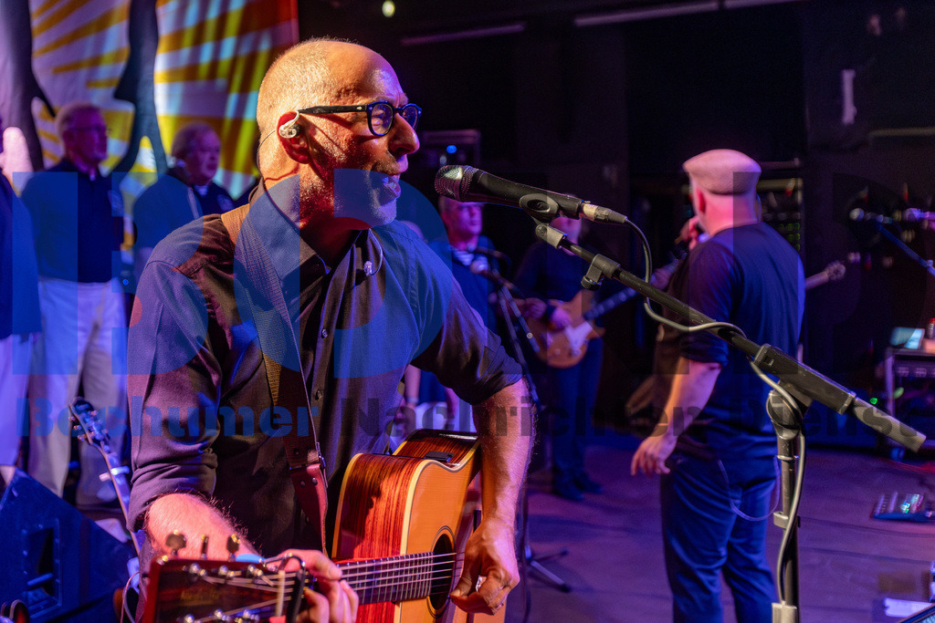 SES_GBAZEC20241227-100 | bond - Realisiert mit Pictrs.com