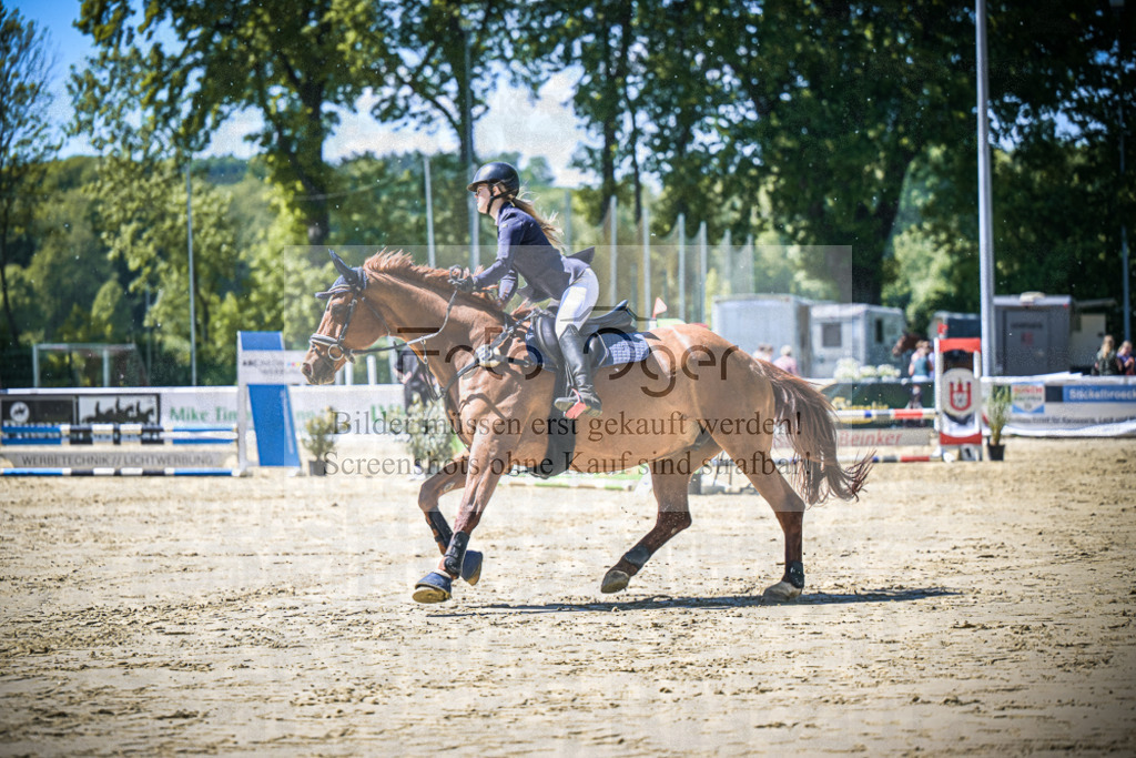 DOS_0204 | Entdecke hochwertige Reitturnierfotos von Foto Oger. Professionell, emotional und authentisch – jetzt Lieblingsmomente im Shop bestellen.Deutschlandweite Turnierfotografie. - Realisiert mit Pictrs.com
