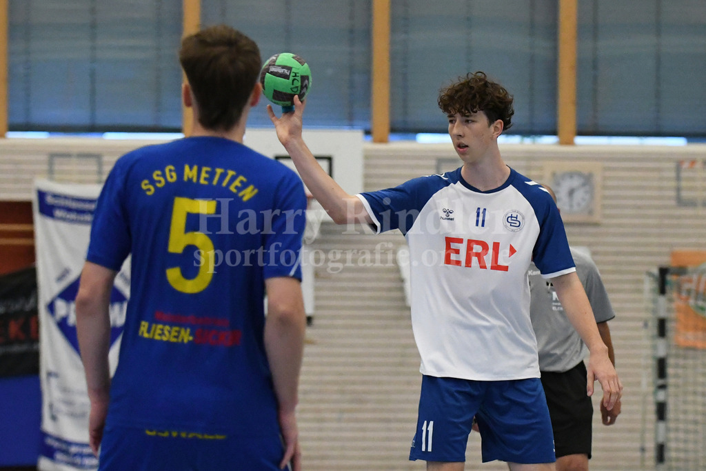 HC Deggendorf : SSG Metten | Julian Brumbi  (HC Deggendorf) - Realisiert mit Pictrs.com