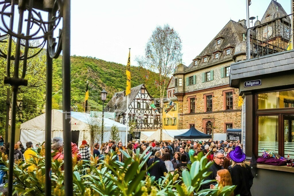 Oberwesel 2023 Hexennacht-2189 | Erleben Sie den Zauber des Mittelrheins und entdecken Sie die atemberaubende Auswahl an Fotos und Bildern bei Rheinfotos. Wir bieten eine vielfältige Auswahl an Produkten wie Poster, Karten, Sticker, Textilien und Geschenkartikeln und Fototouren. - Realisiert mit Pictrs.com