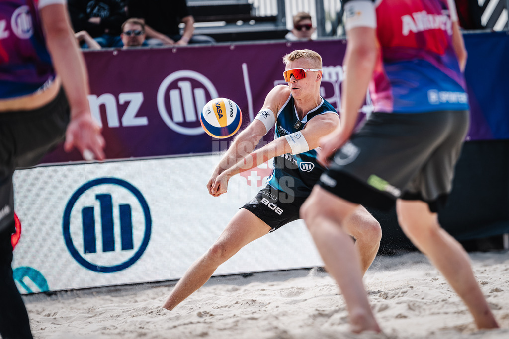 Beachvolleyball | Männer | German Beach Tour 2024 | Tourstop Bremen | 08.06.2024 | Georg Wolf bei der Annahme