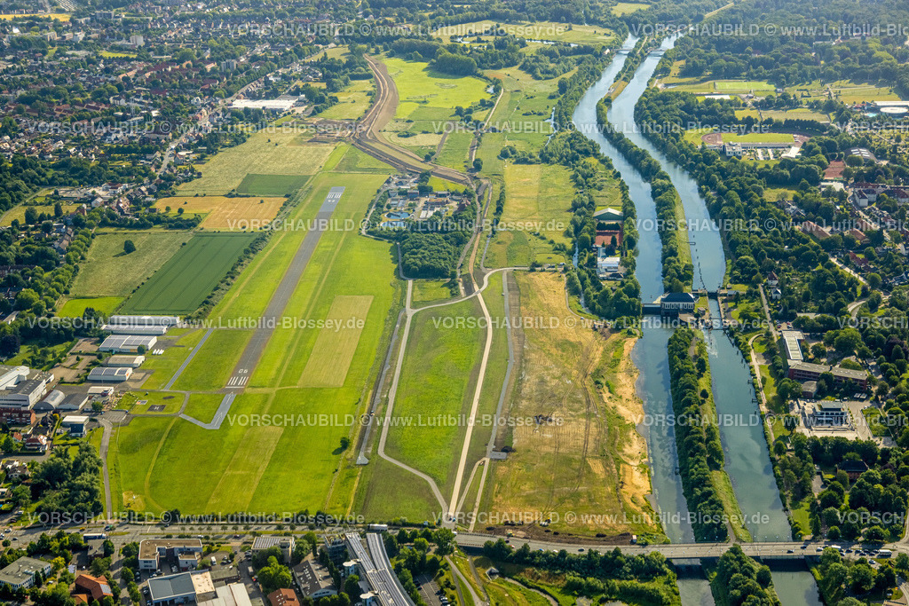 Hamm220601626 | Luftbild, Flugplatz Hamm-Lippewiesen,Start- und Landebahn, Baustelle Erlebensraum Lippeaue am Fluss Lippe, Kläranlage Hamm Mattenbecke, Schleuse Hamm, Heessen, Hamm, Ruhrgebiet, Nordrhein-Westfalen, Deutschland