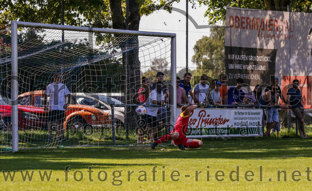 2023-08-20_098_SV_Hohenlinden_gegen_SV_Buch | Hohenlinden, Deutschland, 20.08.2023:
Fußball, A-Klasse 2023 / 2024, 1. Spieltag, SV Hohenlinden gegen SV Bruck, Endergebnis: 5:1

Tor zum 3:0 durch Manuel Fuchs (SV Hohenlinden, #9)
Torwart Simon Heiler (SV Bruck, #1)

Foto: Christian Riedel / fotografie-riedel.net