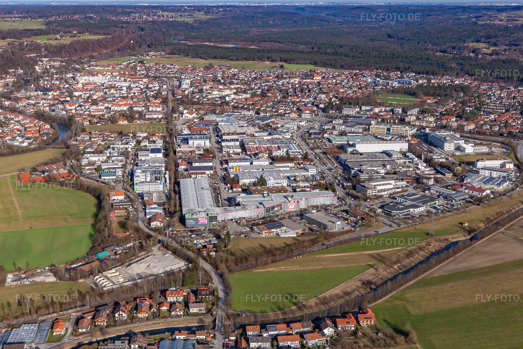 Luftbild: Industriegebiet Raiffeisenstr in Wolfratshausen im Bundesland Bayern in Deutschland. Foto: IMG_139499.jpg vom 27.12.2023 durch Werner Riehm/FLY-FOTO.de
