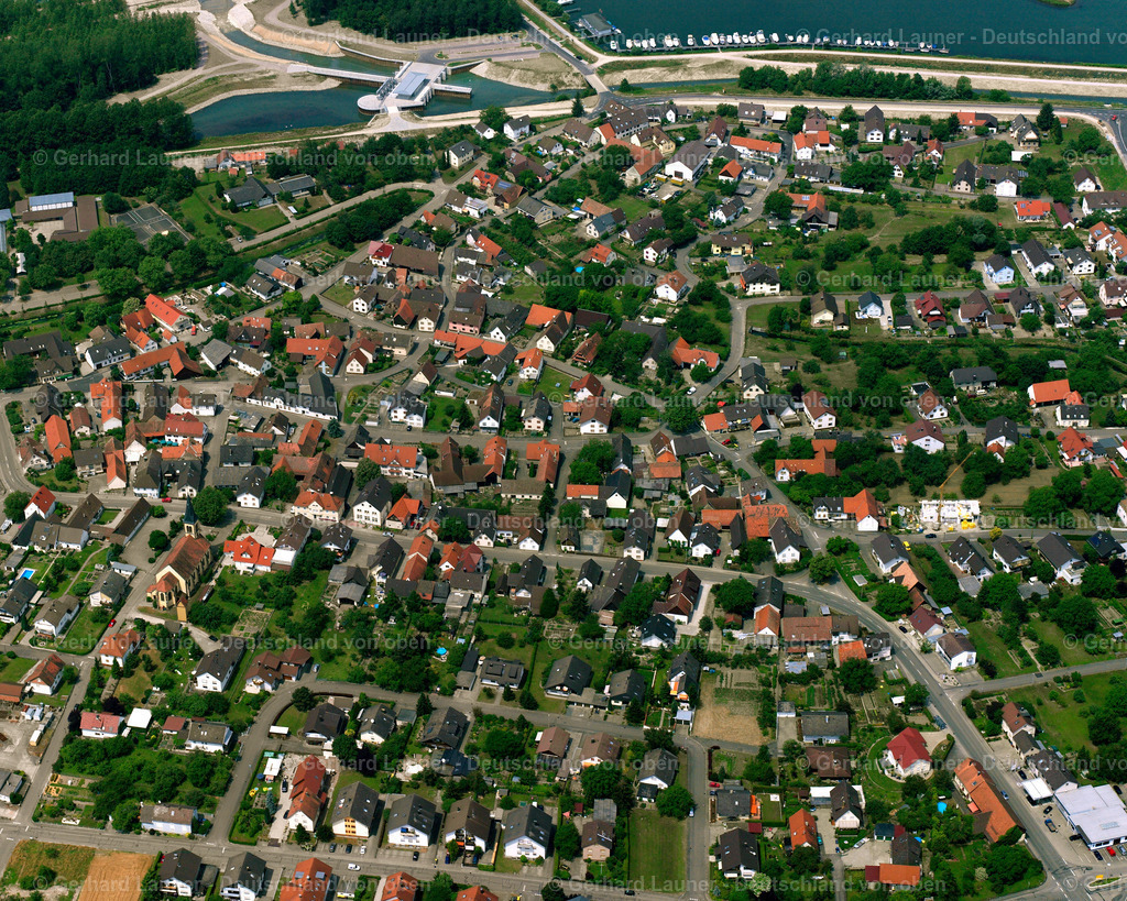 2526275 | GREFFERN 01.08.2005 Ortsansicht der Straßen und Häuser der Wohngebiete in Greffern im Bundesland Baden-Württemberg, Deutschland // Town View of the streets and houses of the residential areas in Greffern in the state Baden-Wuerttemberg, Germany Foto: Gerhard Launer
