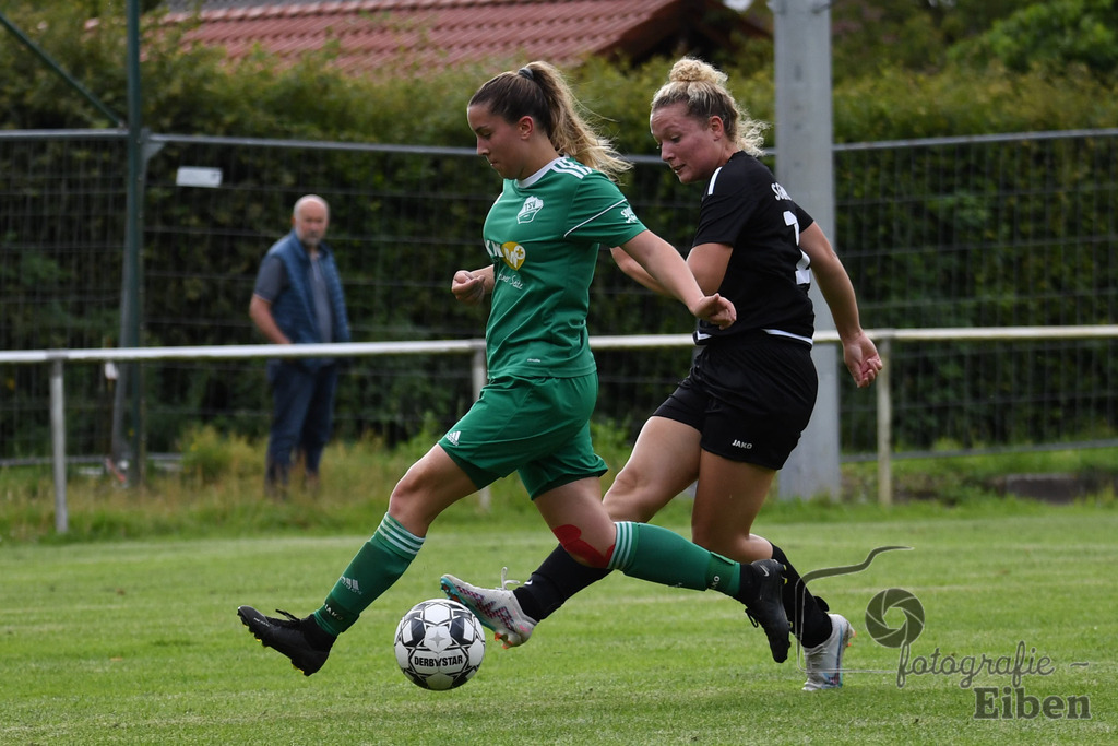 SG am Meer-TSV Abbehausen | Frauen Bezirksliga Nord; SG am Meer (schwarz)-TSV Abbehausen (grün) am 13.08.2023; in Gristede (), Photo: Philip Eiben 2023 - Realisiert mit Pictrs.com