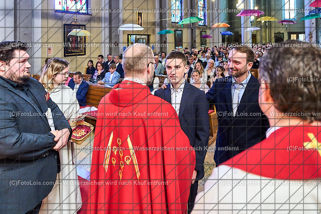 ALP1170_PfarrFirmung Wieselburg_Firmvorgang | (C)FotoLois.com, Alois Spandl, Firmung in der Pfarrkirche Wieselburg mit Generalvikar Dr. Christoph Weiss, Dechant Pfarrer Daniel Kostrzycki und Monignore Franz Dammerer, Sa 15. Juni 2024.