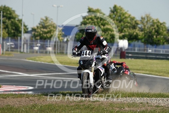 2025_05_12_PBK_17226 | Sportfotografie; SlowMotion; Video; Rennstrecke; Hafeneger; Speer; Racing; RSE; BMW; CBO; Trackday; Motorsportarena; Hockenheimring; Brno; Most; Barcelona; Valencia