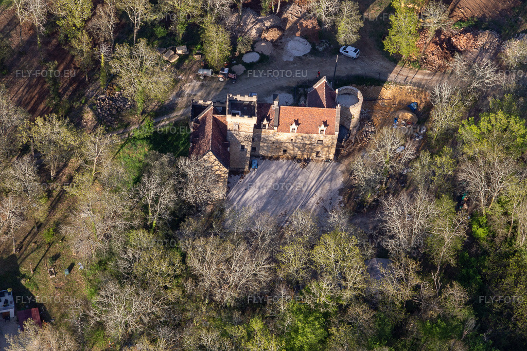 Vue aérienne: Lou Castel à Castelnaud-la-Chapelle dans le département Dordogne, France. Photo: IMG_113544.jpg prise le 16/04/2019 par Werner Riehm/FLY-FOTO.euRésolution de l'original: 5472 x 3648 px