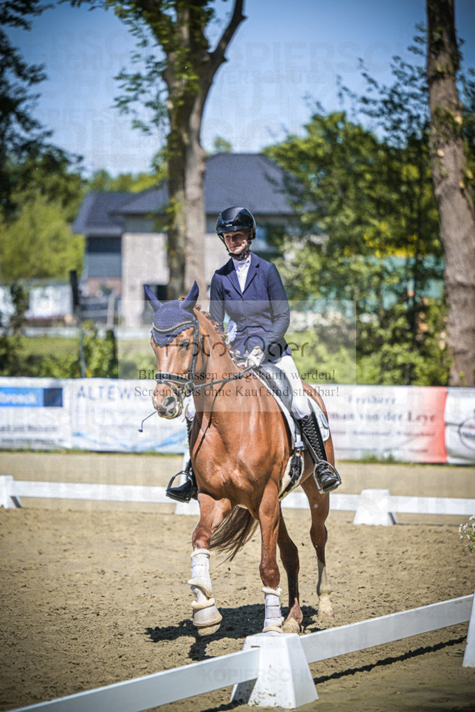DOS_7894 | Entdecke hochwertige Reitturnierfotos von Foto Oger. Professionell, emotional und authentisch – jetzt Lieblingsmomente im Shop bestellen.Deutschlandweite Turnierfotografie. - Realisiert mit Pictrs.com