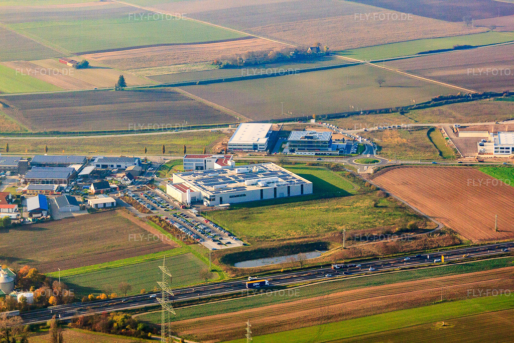 Luftbild: DBK David + Baader GmbH in Rülzheim im Bundesland Rheinland-Pfalz in Deutschland. – Foto: IMG_61080.jpg vom 18.11.2013 durch Werner Riehm/FLY-FOTO.de – Auflösung des Originals: 4752 x 3168 px – DBK Gruppe - Ihr Partner rund ums Heizen & Kühlen