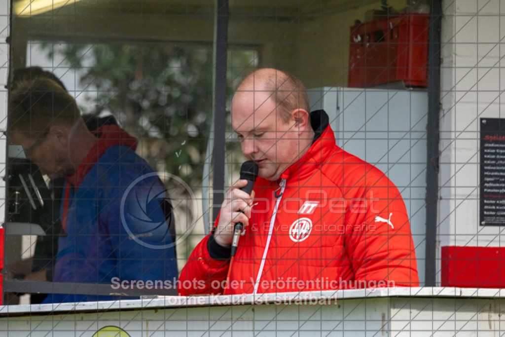 20251019_161123_0009 | #,FV Vorwärts Faurndau (rot) vs. TSV RSK Esslingen (blau), Fußball, Bezirksliga - Bezirk Neckar/Fils, 09. Spieltag, Saison 2025/2026, Rasenplatz, Im Dittlau 2, 73035 Göppingen, 19.10.2025 - 15:30 Uhr,Foto: PhotoPeet-Sportfotografie/Peter Harich