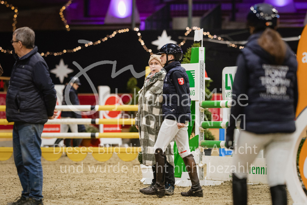 231118_PonyTrophy-203 | Deine schönsten Turniermomente als professionelle Fotos! Entdecke hochwertige Pferdesport-Fotografie im Online-Shop. Jetzt Fotos finden & bestellen!