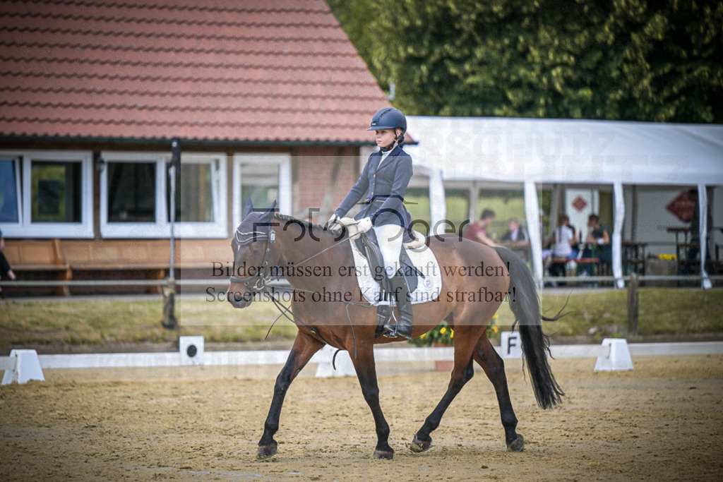 DOS_6424 | Entdecke hochwertige Reitturnierfotos von Foto Oger. Professionell, emotional und authentisch – jetzt Lieblingsmomente im Shop bestellen.Deutschlandweite Turnierfotografie. - Realisiert mit Pictrs.com