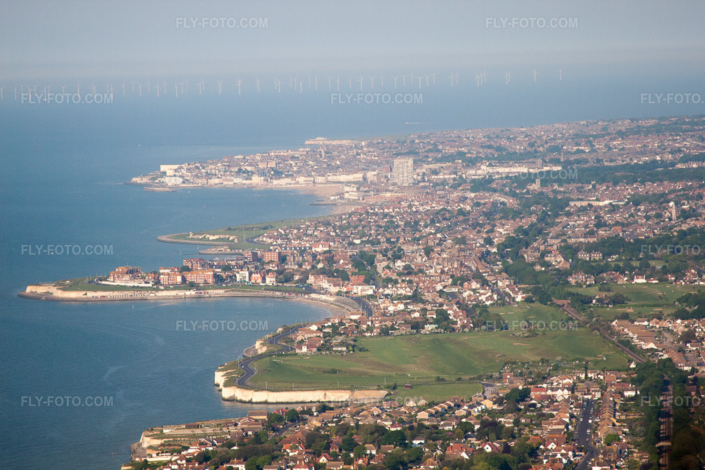 Aerial view: View of the town in Birchington-on-Sea in the state England, Great Britain. – Photo: IMG_50421.jpg taken on 05/27/2012 by Werner Riehm/FLY-FOTO.com – Resolution of the original: 4752 x 3168 px