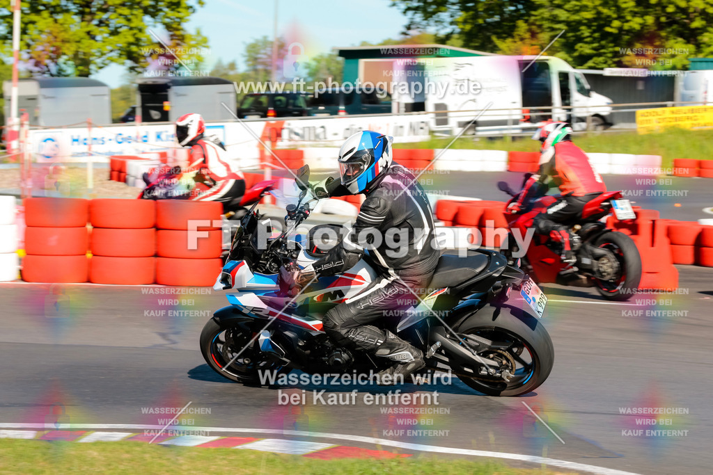 Moto-TeamOBK-21134 | Hier findet Ihr Bilder von Touristenfahrten auf der Nürburgring Nordschleife oder von anderen Veranstaltungen die ich besucht habe. Viel Spass beim Durch Schauen 