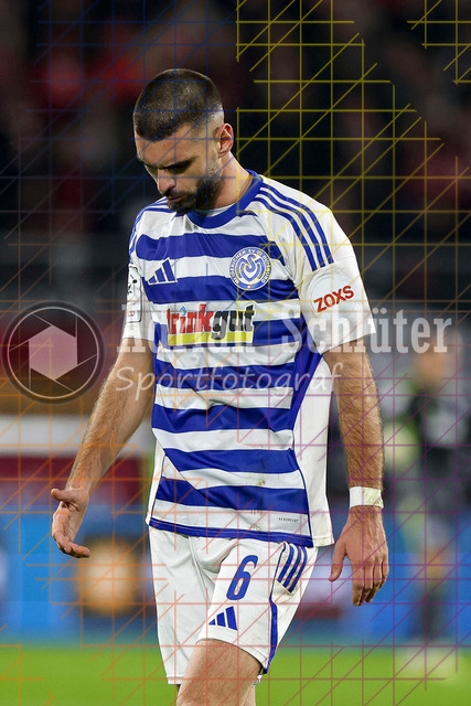 MSV Duisburg vs Rot-Weiss Essen - 3. Liga | Duisburg, Deutschland, 26.10.25:   Rasim Bulic (MSV Duisburg) ist enttäuscht nach dem Unentschieden waehrend des Spiels der 3. Liga MSV Duisburg vs Rot-Weiss Essen in der schauinsland-reisen-arena(Foto von Brauer-Fotoagentur / Adrian Schlueter)