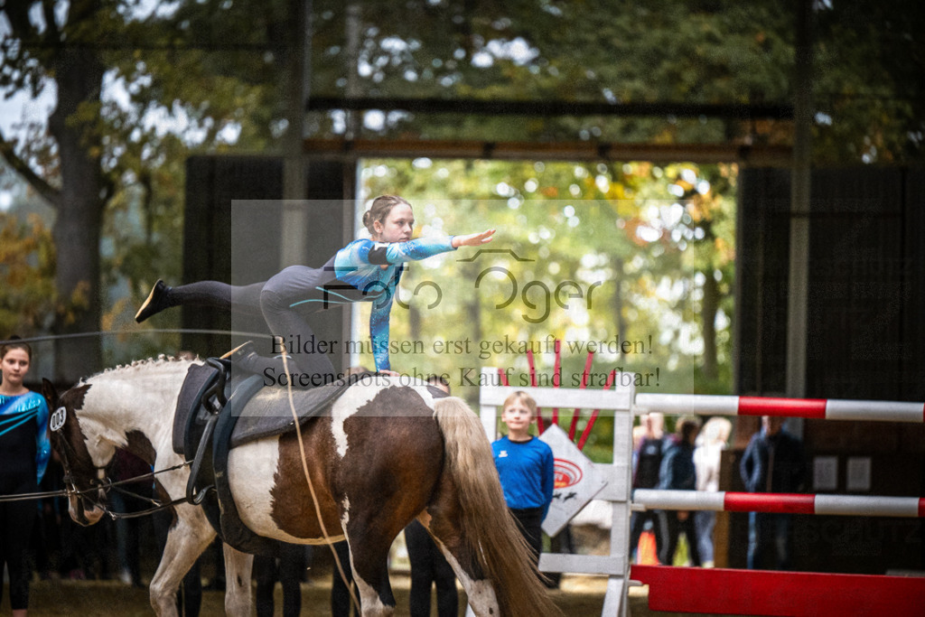 DOS_0281 | Entdecke hochwertige Reitturnierfotos von Foto Oger. Professionell, emotional und authentisch – jetzt Lieblingsmomente im Shop bestellen.Deutschlandweite Turnierfotografie. - Realisiert mit Pictrs.com