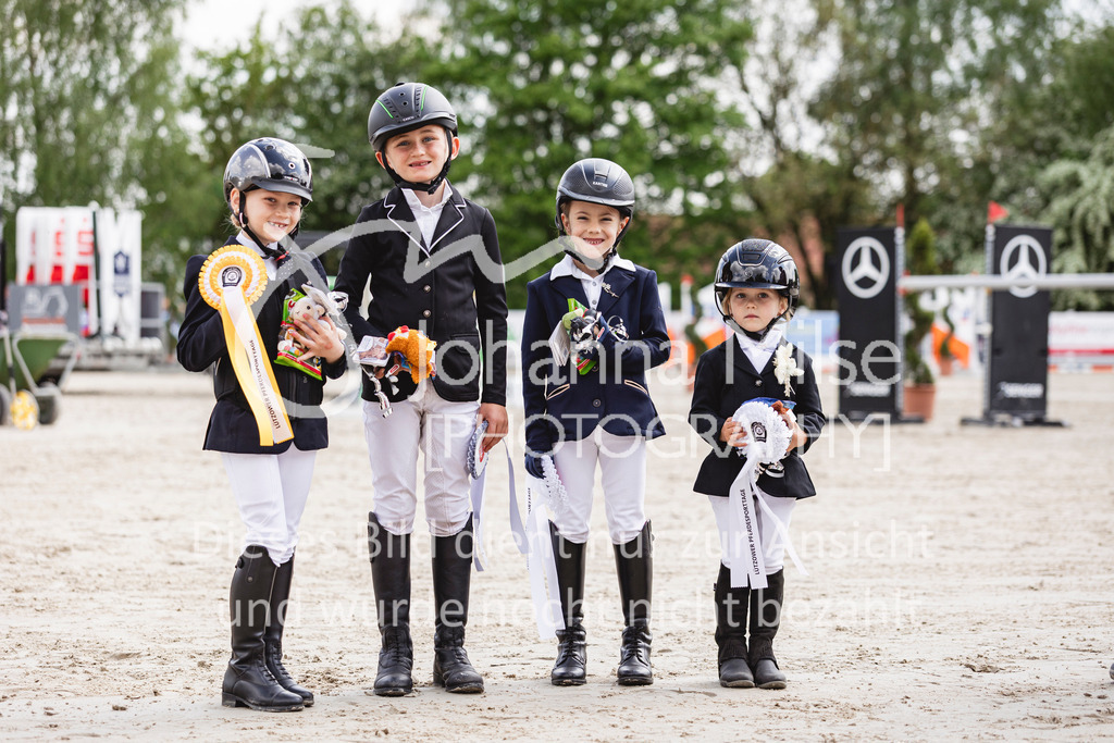 260509_PfSpTa_16_Führzügel-WB-639 | Deine schönsten Turniermomente als professionelle Fotos! Entdecke hochwertige Pferdesport-Fotografie im Online-Shop. Jetzt Fotos finden & bestellen!