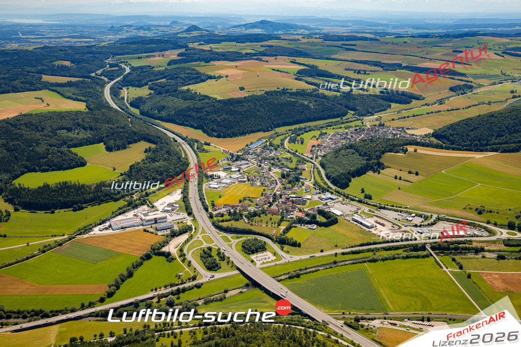 Das Luftbild zeigt : Kirchen Geisingen - Die Luftaufnahme wurde 2024 vom UL-Flugzeug aus erstellt ( keine Drohne ) - Hochauflösende Luftaufnahme - Für grossformatige Ausdrucke geeignet. Die Geschenkidee !Mit Lizenz und Bildrechte bestellbar