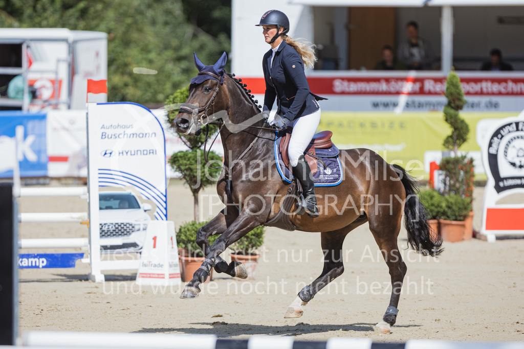 220728_BHO_RegioTour_A-Spr_Reiter-238 | Deine schönsten Turniermomente als professionelle Fotos! Entdecke hochwertige Pferdesport-Fotografie im Online-Shop. Jetzt Fotos finden & bestellen!