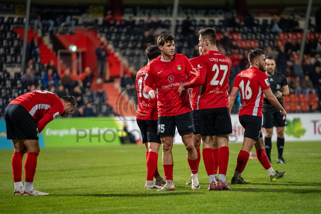 SG Sonnenhof Grossaspach vs. TSV Steinbach Haiger, Fussball, Regionalliga Suedwest, 25. Spieltag, 20.03.2026 | Kollektiver Torjubel nach dem Treffer zum 2:1 durch Niklas Pollex (SG Sonnenhof Großaspach, #18),SG Sonnenhof Grossaspach vs. TSV Steinbach Haiger, Fussball, Regionalliga Suedwest, 25. Spieltag, 20.03.2026Foto: photosbyphips/Philip Ziegler