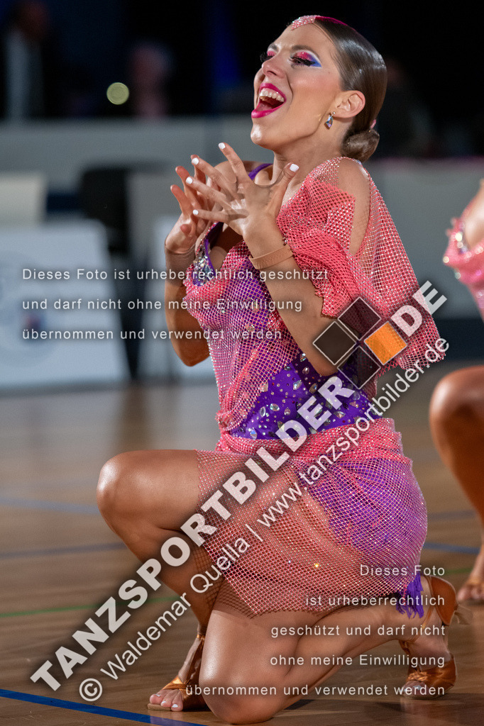 20250503-10654 | Hier finden Sie Tanz Bilder vom Latein und Standard Formationen tanzen. Sportbilder vom Tanzsport. Schöne Fotos und von Weltmeisterschaft, Europameisterschaft, Bundesliga, Regionalliga, Oberliga und Landesliga sowie von GOC Stuttgart, DanceComp, WM Bremen