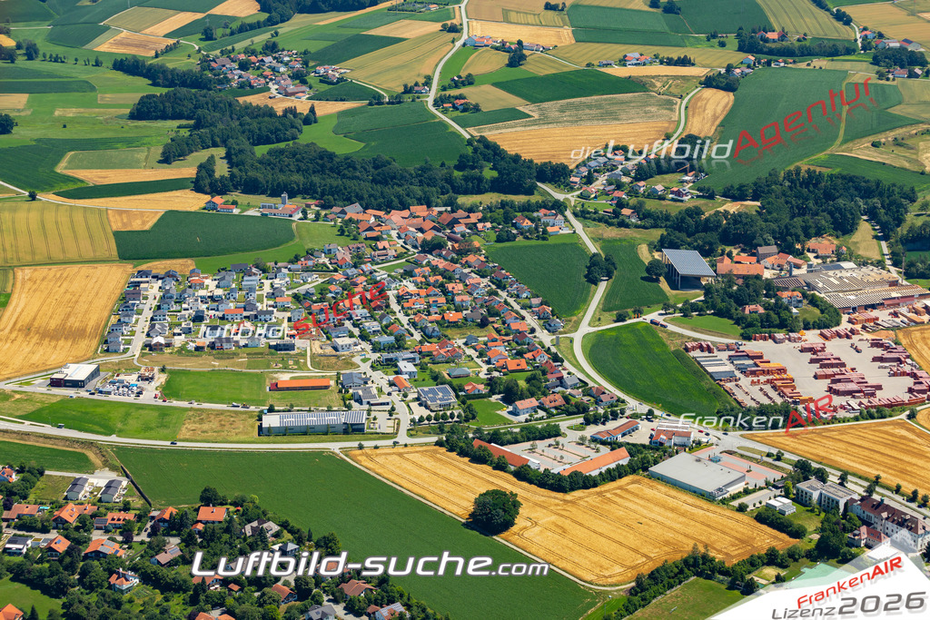 Aktuelles Luftbild von  Fürstenzell - Die Luftaufnahme wurde 2022 mittels UL-Flugzeug erstellt ( keine Drohne ) - hochauflösende Kamera-Systeme von  Canon -Beste Qualität - Für grossformatige Ausdrucke geeignet. Die Geschenkidee !