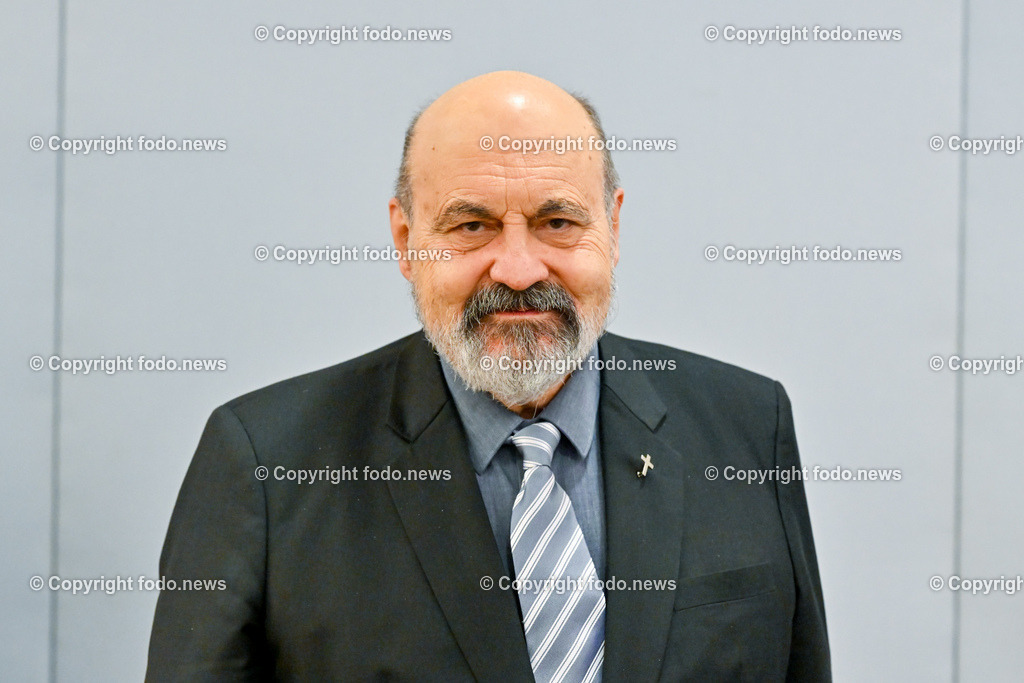 Pressekonferenz ProOriente_ Die Veränderung der Epoche-Herausforderung für die Christen_ 09.03.2023-5 | 09.03.2023, Presseclub Linz, AUT, Pressekonferenz Pro Oriente, Die Veraenderung der Epoche-Herausforderung fuer die Christen, im Bild Tomáš Halík (Professor für Soziologie an der Karlsuniversitaet in Prag)