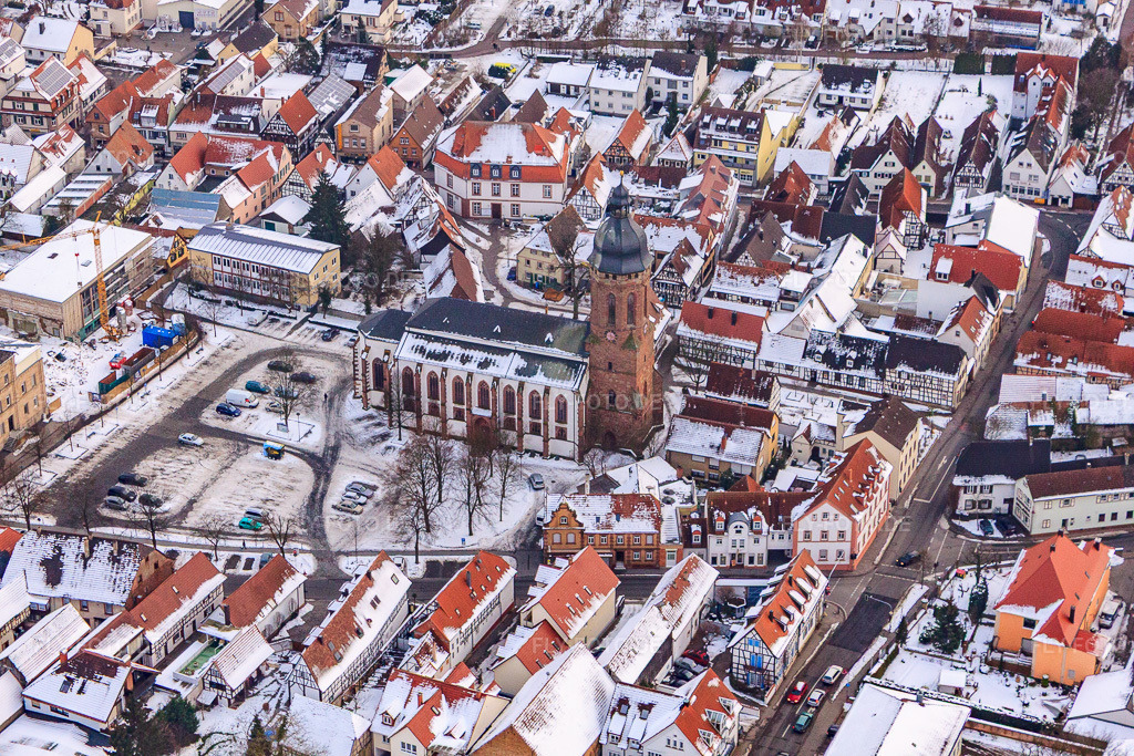 Luftbild: Marktplatz, St.Georgskirche bei Schnee in Kandel im Bundesland Rheinland-Pfalz in Deutschland. Foto: IMG_23851.jpg vom 16.01.2010 durch Werner Riehm/FLY-FOTO.de