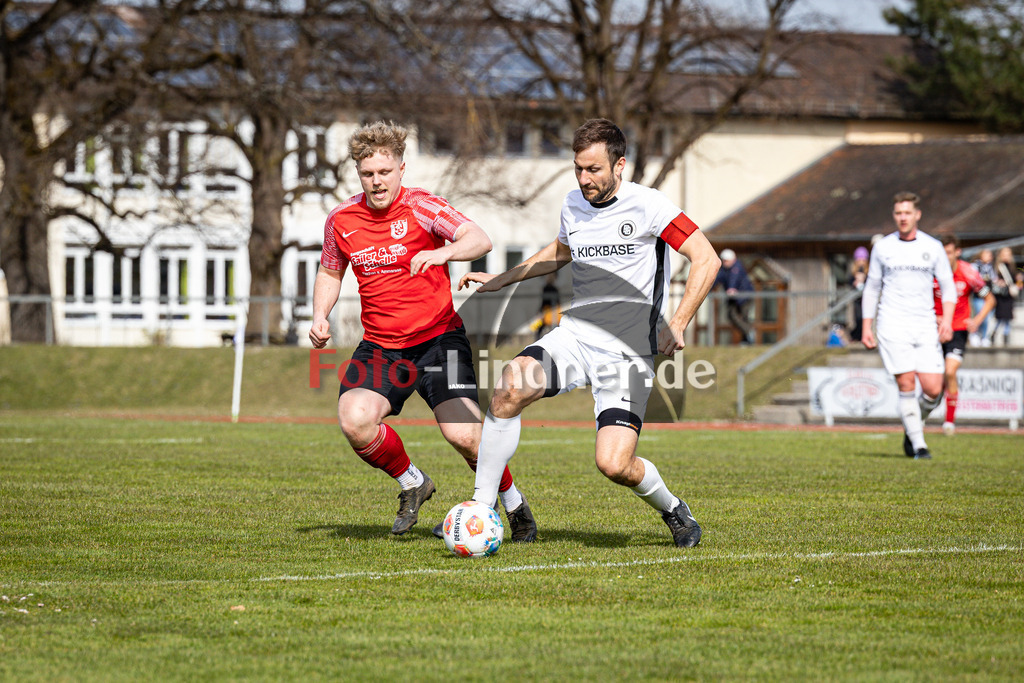 TSV Peißenberg gegen TSV Burggen/Bernbeuren | Fußball Herren Kreisliga Gruppe 1 Zugspitze 2025/26 17. Spieltag, TSV Peißenberg gegen TSV Burggen/Bernbeuren, 20260328,Zweikampf,2026-03-28 in Peißenberg (Sportzentrum Peißenberg, Platz 1), Julian WECKERLE (TSVP 14), Martin SCHMÖLZ (TSV Burggen/Bernbeuren Kapitän 15)Copyright: WolfgangxLindner www.foto-lindner.de