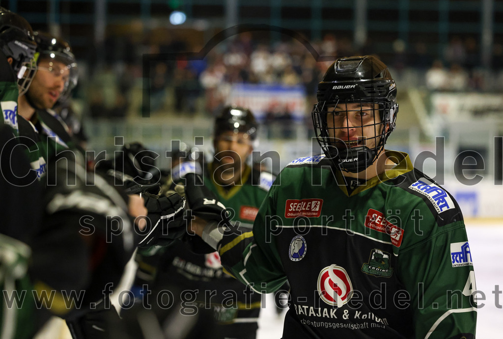 2023-03-03_047_TSV_Erding_gegen_ESC_Kempten | Erding, Deutschland, 03.03.2023:
Eishockey, Bayernliga Playoffs 2022 / 2023, Viertelfinale, TSV Erding gegen ESC Kempten, Endergebnis: 9:3

Simon Franz (Erding Gladiators, #4)

Foto: Christian Riedel / fotografie-riedel.net