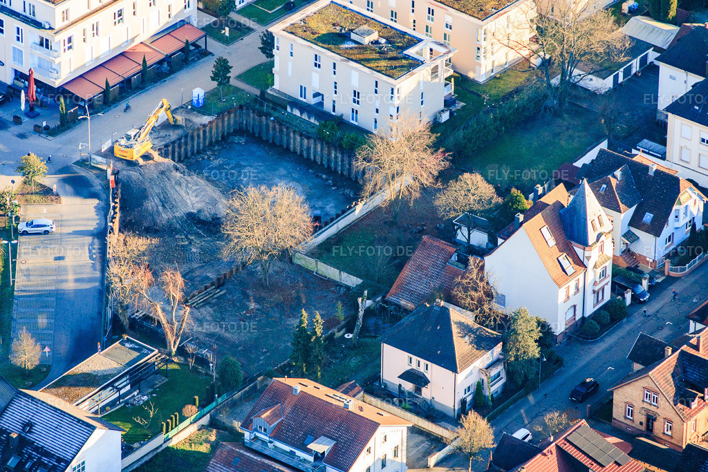 Luftbild: Baugrube zur Erweiterung der Wohnanlage Im Stadtkern in Wörth am Rhein im Bundesland Rheinland-Pfalz in Deutschland. Foto: IMG_152626.jpg vom 31.12.2025 durch Werner Riehm/FLY-FOTO.de