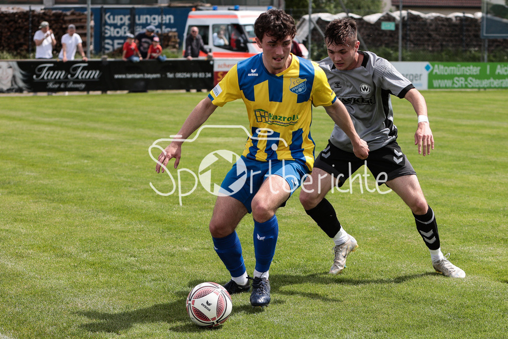 FC Pipinsried - SV Wacker Burghausen | Kenneth SIGL (SVW #10) im Duell mit Sebastian KESSLER (FCP #3) / Zweikampf