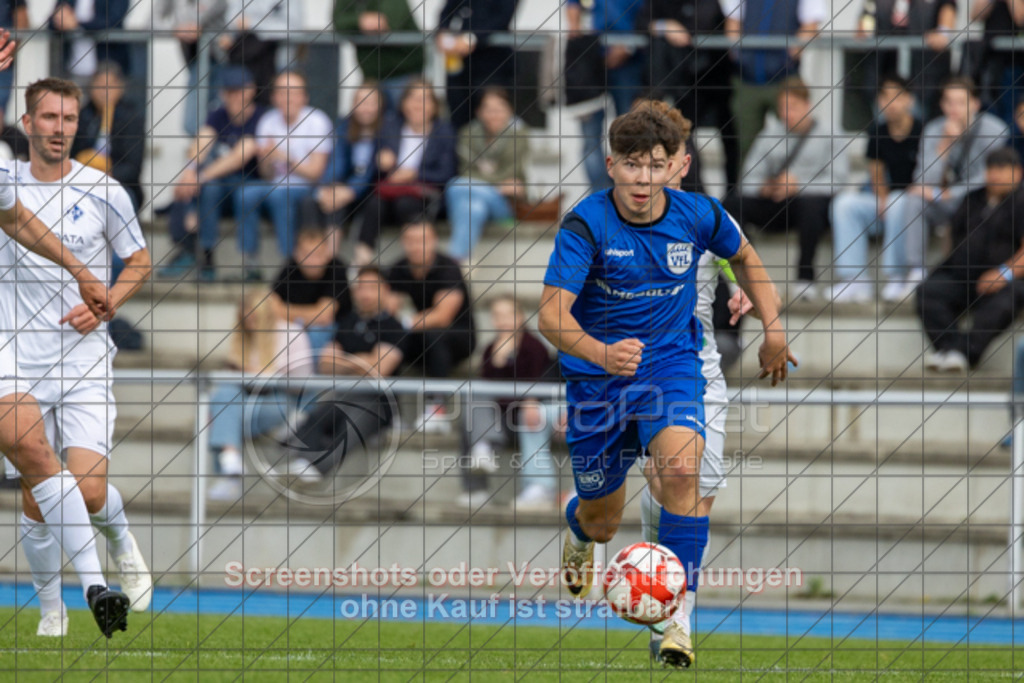 20250529_174936_0175 | #,  VfL Kirchheim (blau) vs. 1.FC Eislingen (weiß), Fußball, Bezirkspokal Finale - Bezirk Neckar/Fils, 2024/2025, Rasenplatz VfL Stadion Kirchheim, Jesinger Straße 105, 73230 Kirchheim, 29.05.2025 - 16:30 Uhr,Foto: PhotoPeet-Sportfotografie/Peter Harich