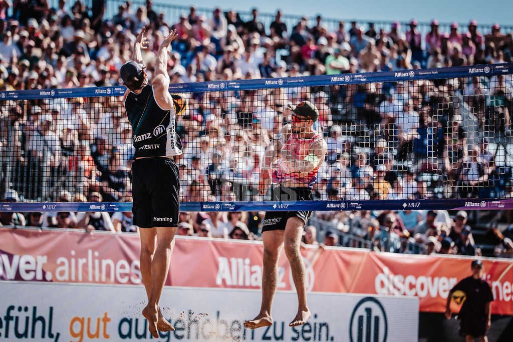Beachvolleyball | Männer | Deutsche Meisterschaften 2025 Timmendorfer Strand | 07.09.2025 | links Paul Henning blockt rechts Benedikt Sagstetter