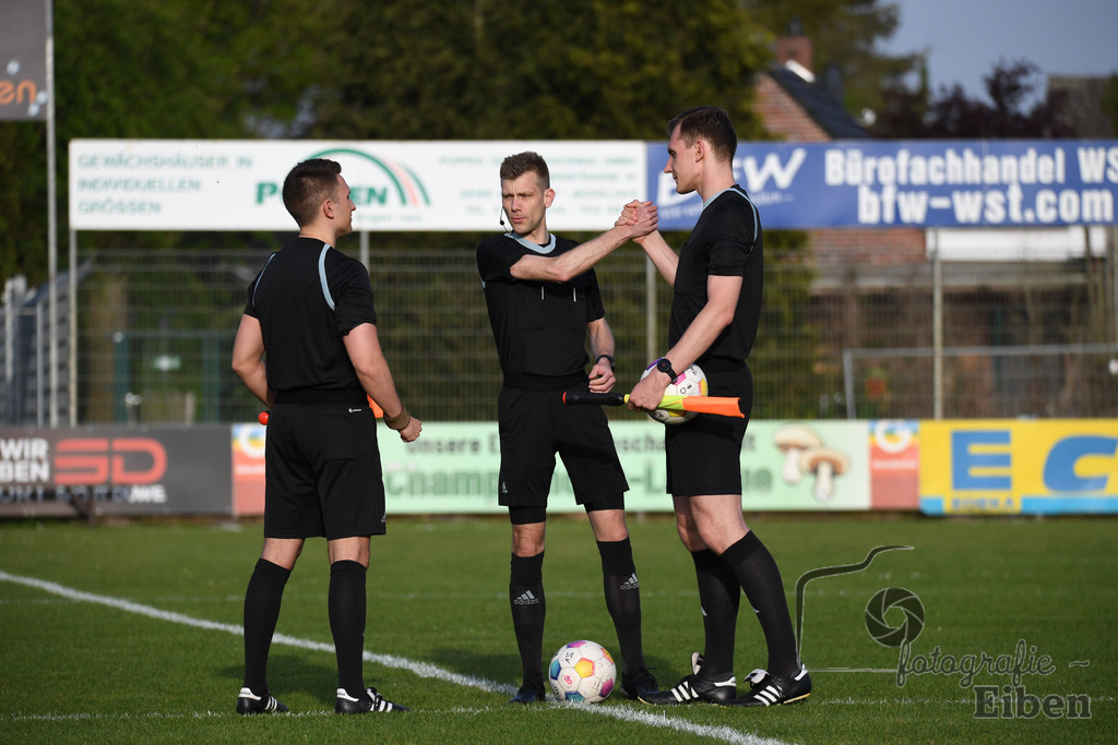 SSV Jeddeloh-SV Drochtersen/Assel | Herren Regionalliga; SSV Jeddeloh (blau)-SV Drochtersen/Assel (rot) am 30.04.2024; in Jeddeloh (53-Acht Arena), Photo: Philip Eiben 2024 - Realisiert mit Pictrs.com