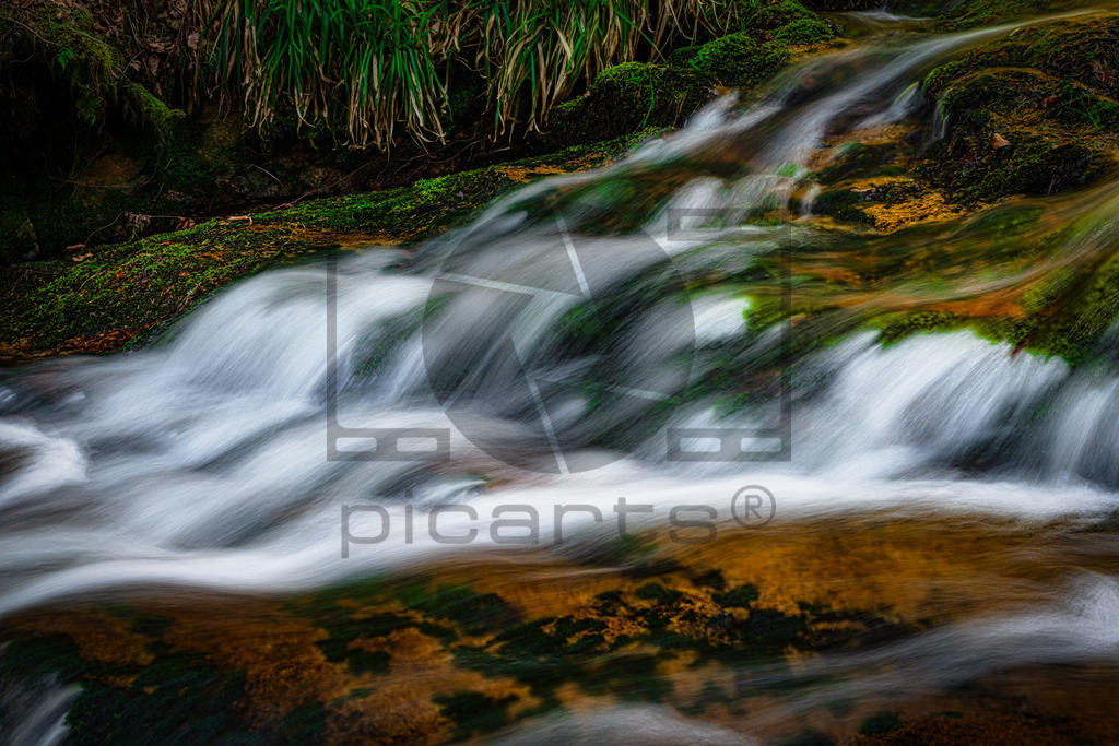 Allerheiligen Wasserfälle | Diese Wasserfälle gehören zu den größten und schönsten im Schwarzwald. Man fühlt sich fast wie im Hochgebirge Österreichs oder der Schweiz. Der 1840 erschlossene Wasserfall fällt über mehrere Ebenen knapp 90 Meter in die Tiefe während Wanderer ihn auf seinem Weg auf Pfaden, Treppen und über Brücken hinweg begleiten können. - Realisiert mit Pictrs.com