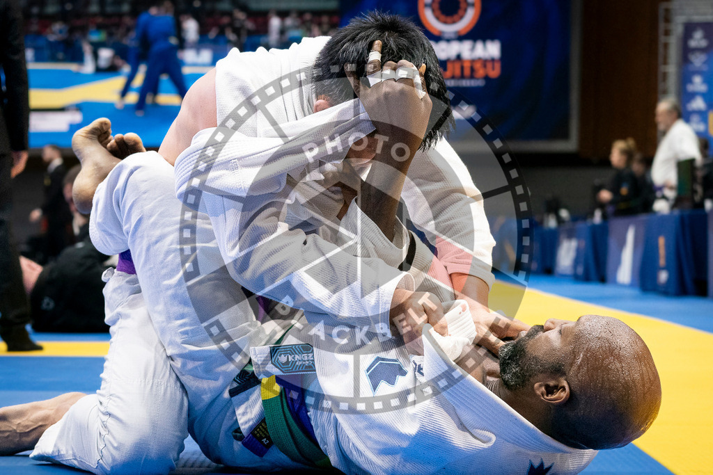 20240125PBB02369 | Fighters compete during the sixth day of the Brazilian Jiu-jitsu European Championship of the IBJJF in Paris, France, on January 25, 2024.